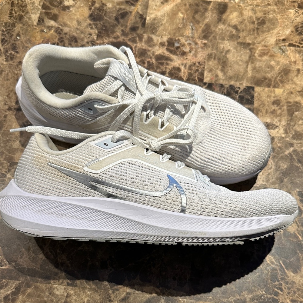 Nike ZOOM size size 11 all White Sneakers